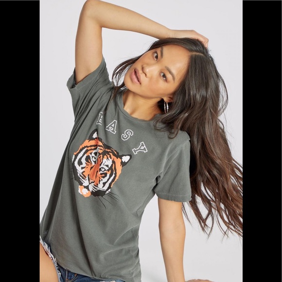 WILDFOX Easy Tiger Soft Gray Tee - Picture 1 of 8
